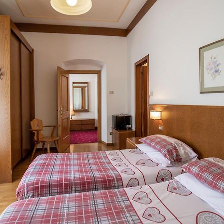 Hotel Pinzolo-Dolomiti Exterior photo