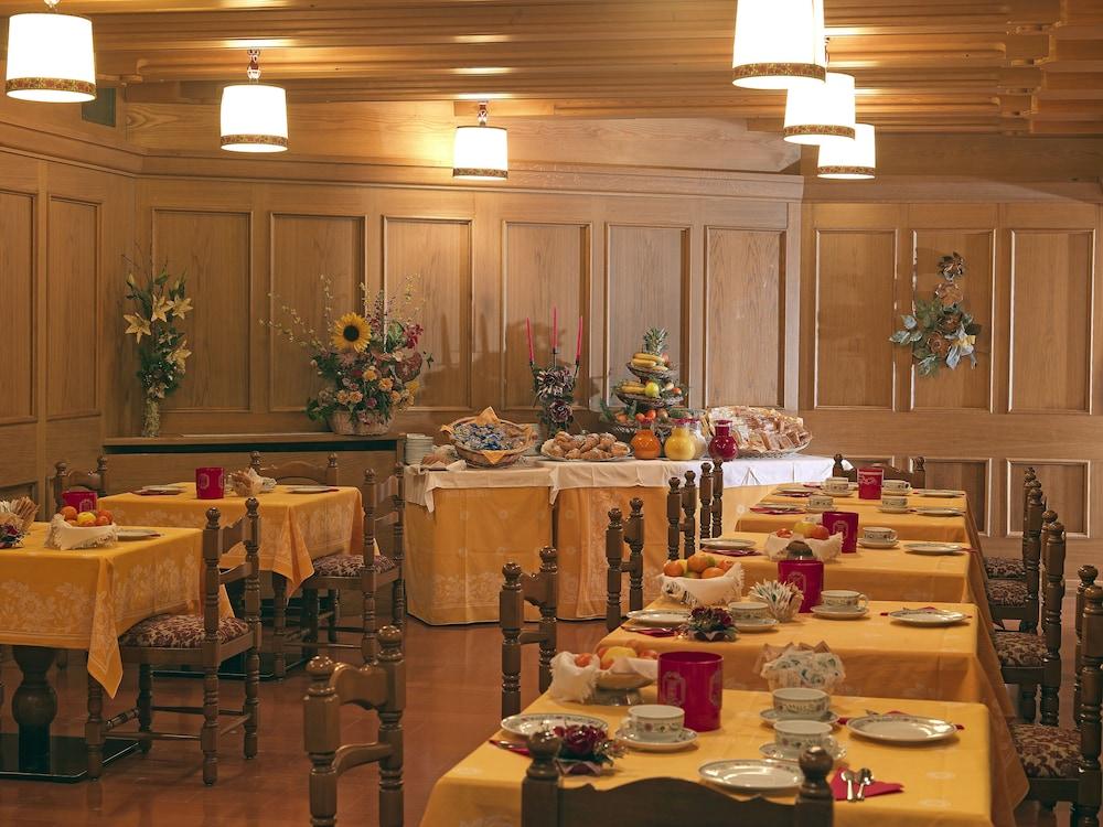 Hotel Pinzolo-Dolomiti Exterior photo