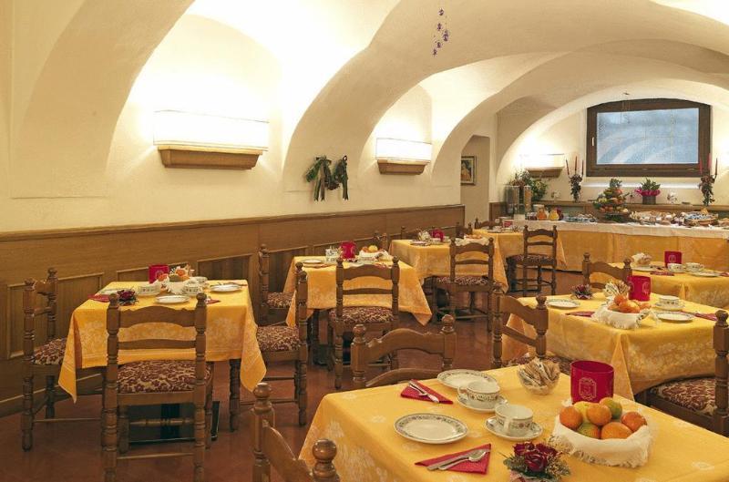 Hotel Pinzolo-Dolomiti Exterior photo