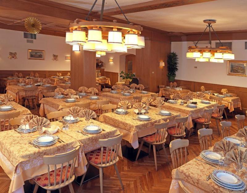 Hotel Pinzolo-Dolomiti Exterior photo