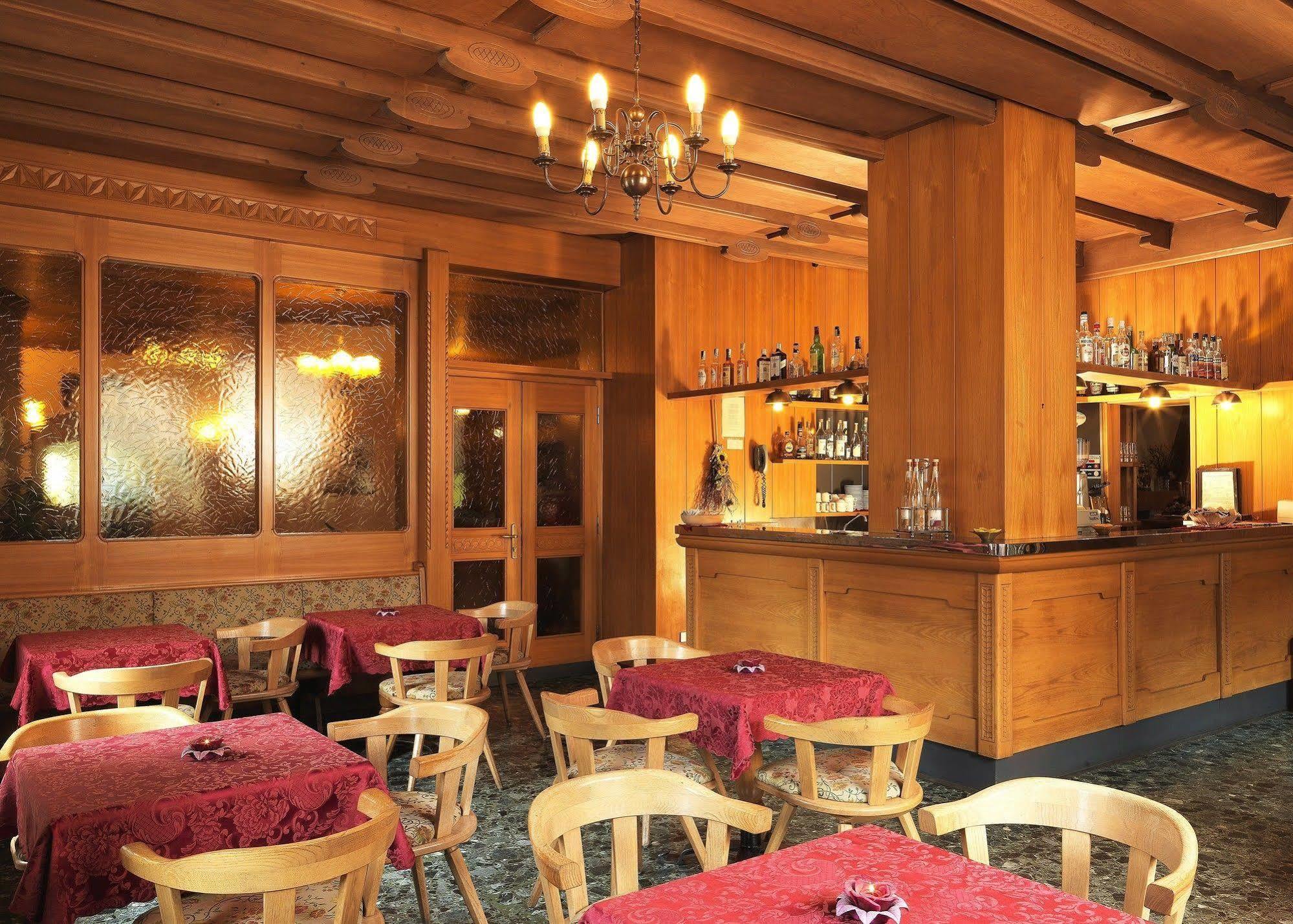 Hotel Pinzolo-Dolomiti Exterior photo